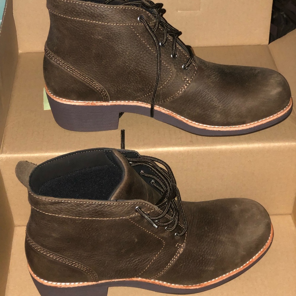 Red wings woman’s boot